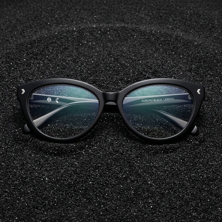 Lenses optical aurora black sobre arena volcánica texturizada diseño sustainable bonoboss #editorial_sustentabilidad #color_negro