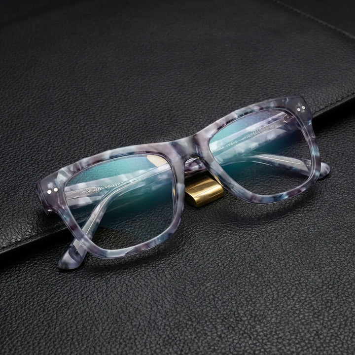 Lenses optical barcelona 1 aliceblue sobre black leather with detalle brass gold calidad premium prescription bonoboss #editorial_banner_confianza #color_aliceblue