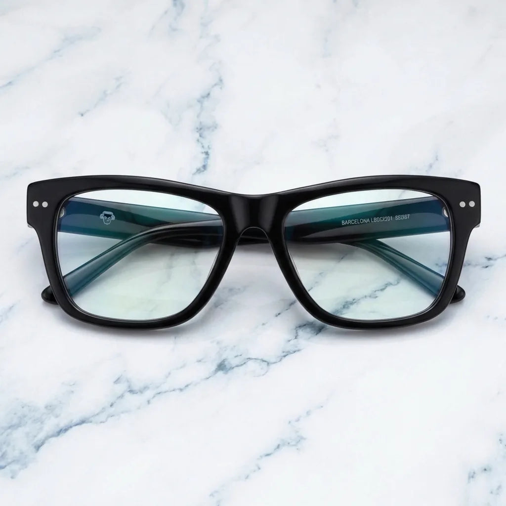 Lenses optical barcelona 1 clear sobre arena volcánica texturizada diseño sustainable bonoboss #editorial_sustentabilidad #color_transparente