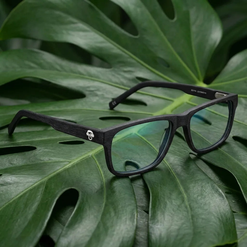 Lenses optical canelo black entre hojas botánicas naturales diseño sustainable bonoboss #editorial_sustentabilidad #color_black