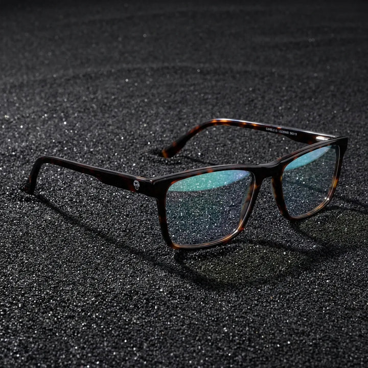 Lenses optical canelo tortoise sobre arena volcánica texturizada diseño sustainable bonoboss #editorial_sustentabilidad #color_carey