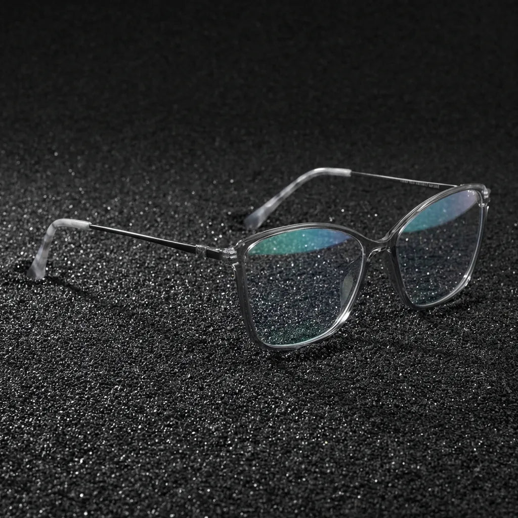 Lenses optical carolina clear sobre arena volcánica texturizada diseño sustainable bonoboss #editorial_sustentabilidad #color_transparente