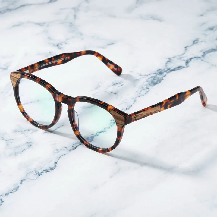Lenses optical chiloe 0084 optical black sobre mármol white elegante frame premium bonoboss #editorial_armazon #color_negro