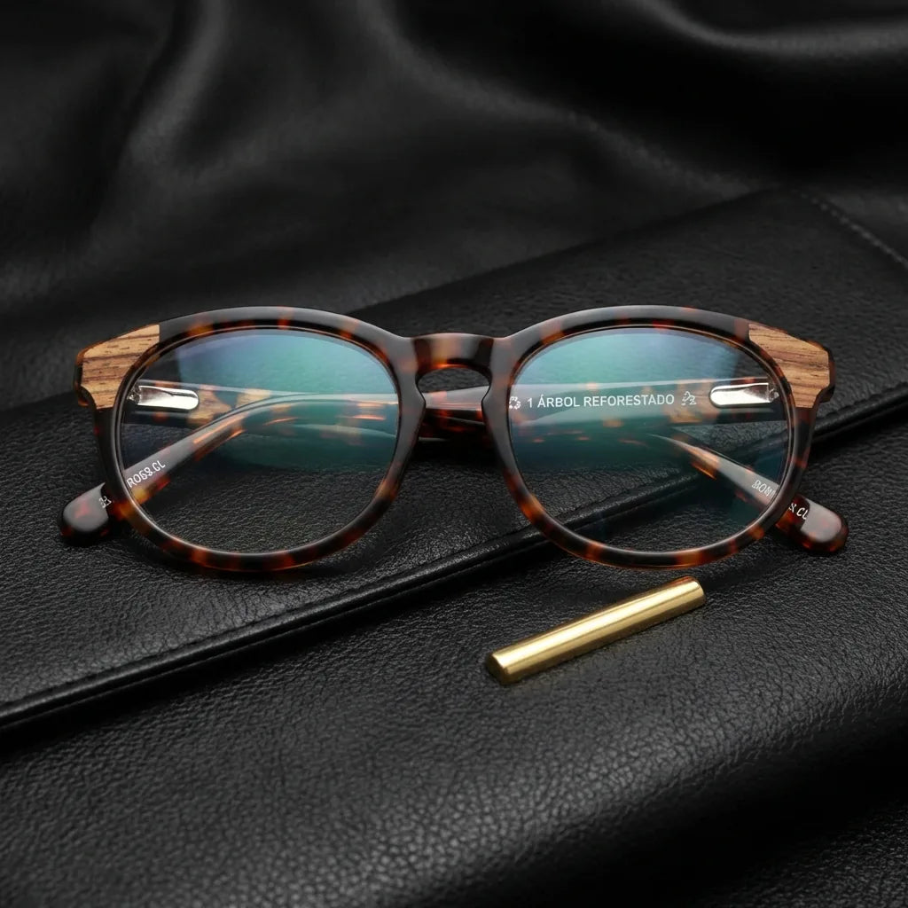 Lenses optical chiloe 0084 optical tortoise sobre black leather with detalle brass gold calidad premium prescription bonoboss #editorial_banner_confianza #color_carey