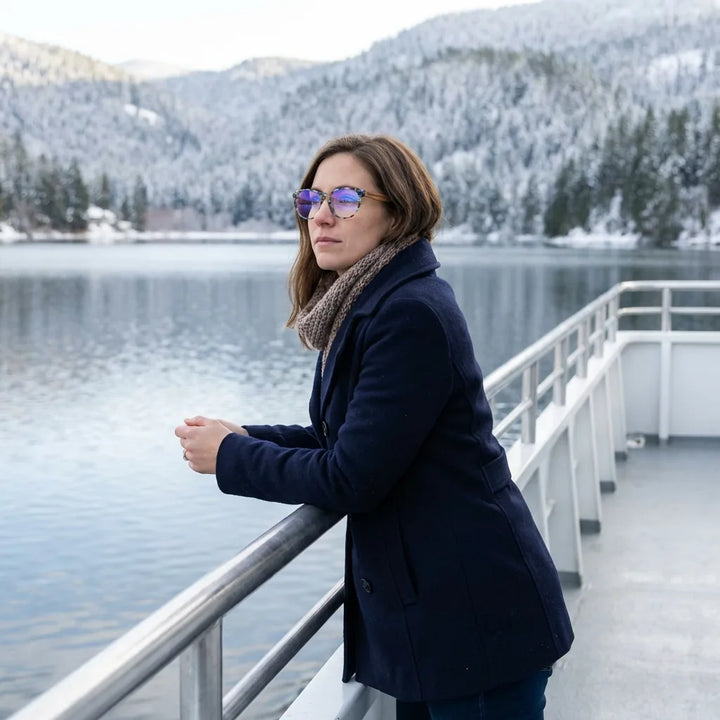 Lenses optical chiloe 111 blue modelo in barco lago with bosque nevado bonoboss #editorial_lifestyle1 #color_blue