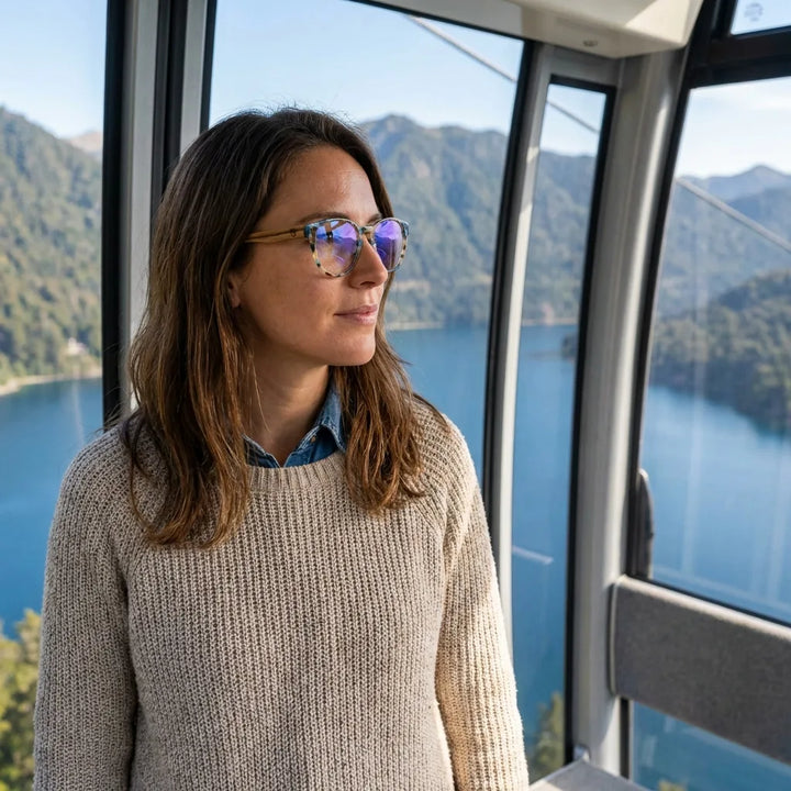 Lenses optical chiloe 111 blue modelo in teleférico with vista a lago bonoboss #editorial_lifestyle2 #color_blue