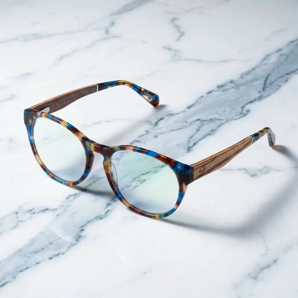 Lenses optical chiloe 111 tortoise sobre mármol white elegante frame premium bonoboss #editorial_armazon #color_carey