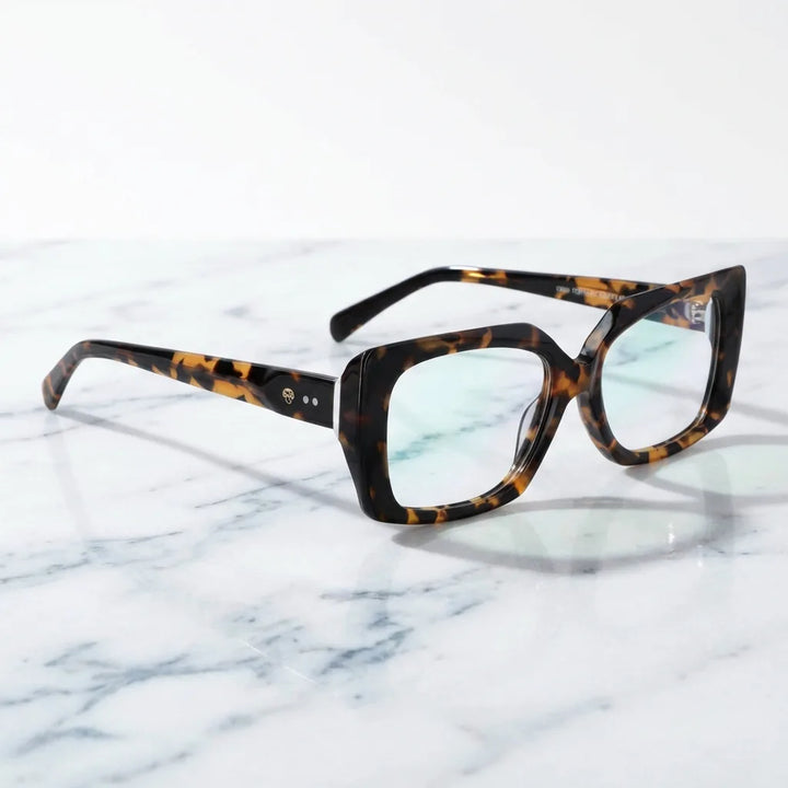 Lenses optical domi tortoise sobre mármol white elegante frame premium bonoboss #editorial_armazon #color_carey