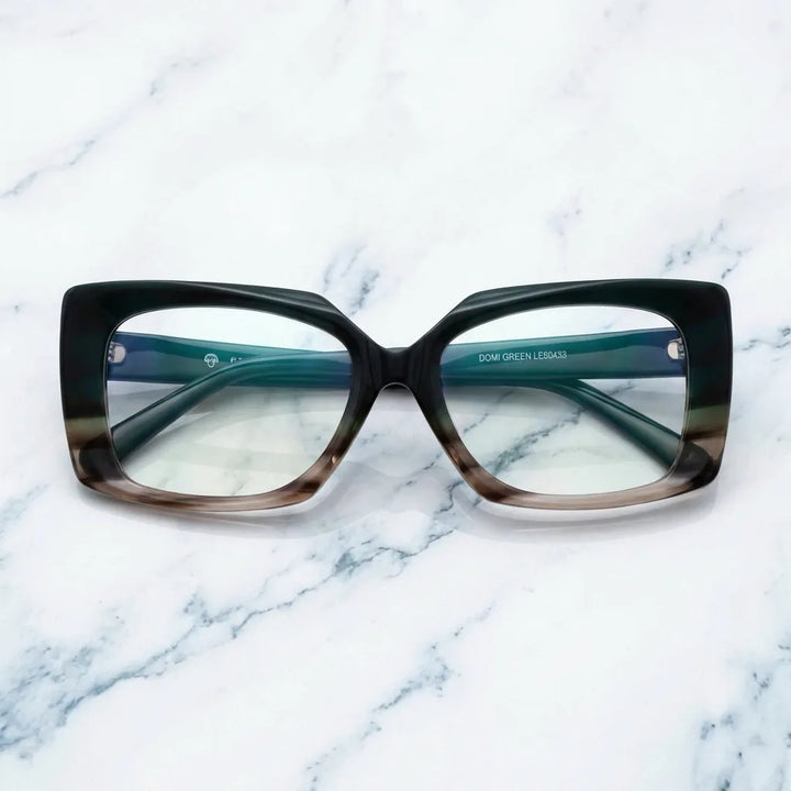 Lenses optical domi honey green entre hojas botánicas naturales diseño sustainable bonoboss #editorial_sustentabilidad #color_honey-green
