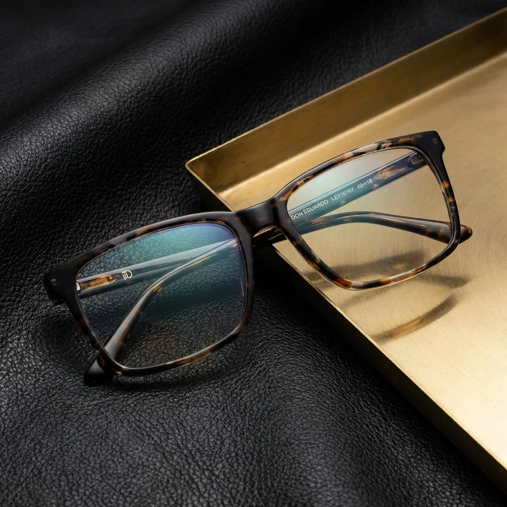 Lenses optical don eduardo marble entre hojas botánicas naturales diseño sustainable bonoboss #editorial_sustentabilidad #color_marble