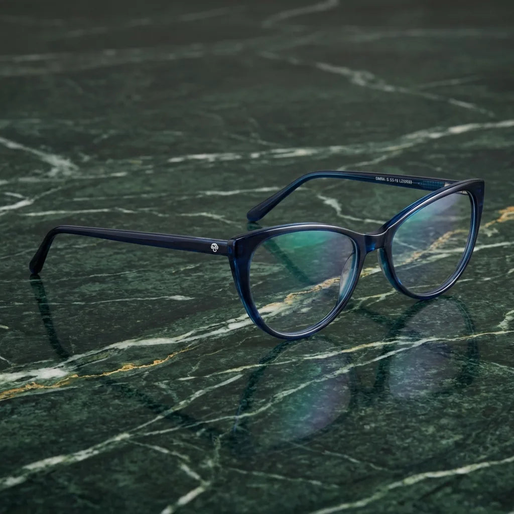 Lenses optical emily blue sobre mármol green natural diseño sustainable bonoboss #editorial_sustentabilidad #color_azul