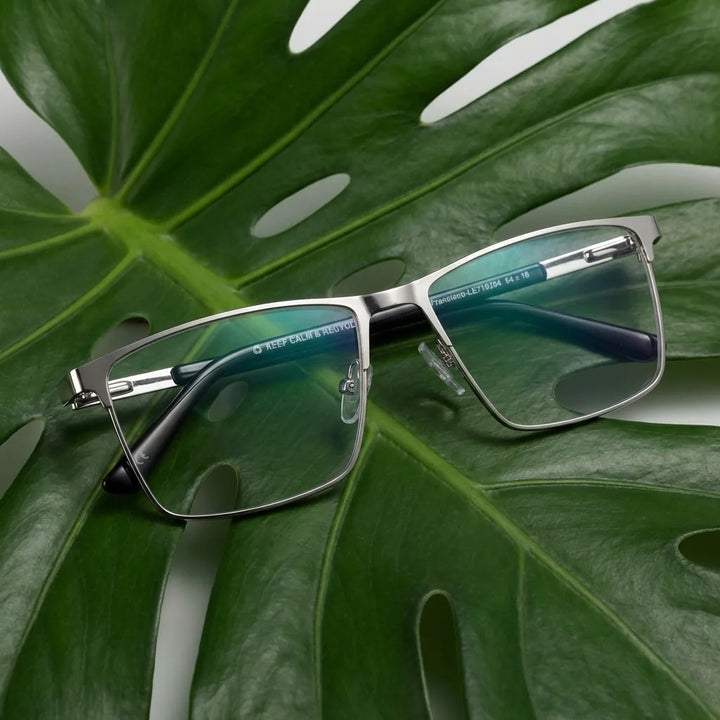 Lenses optical francisco silver entre hojas botánicas naturales diseño sustainable bonoboss #editorial_sustentabilidad #color_plateado
