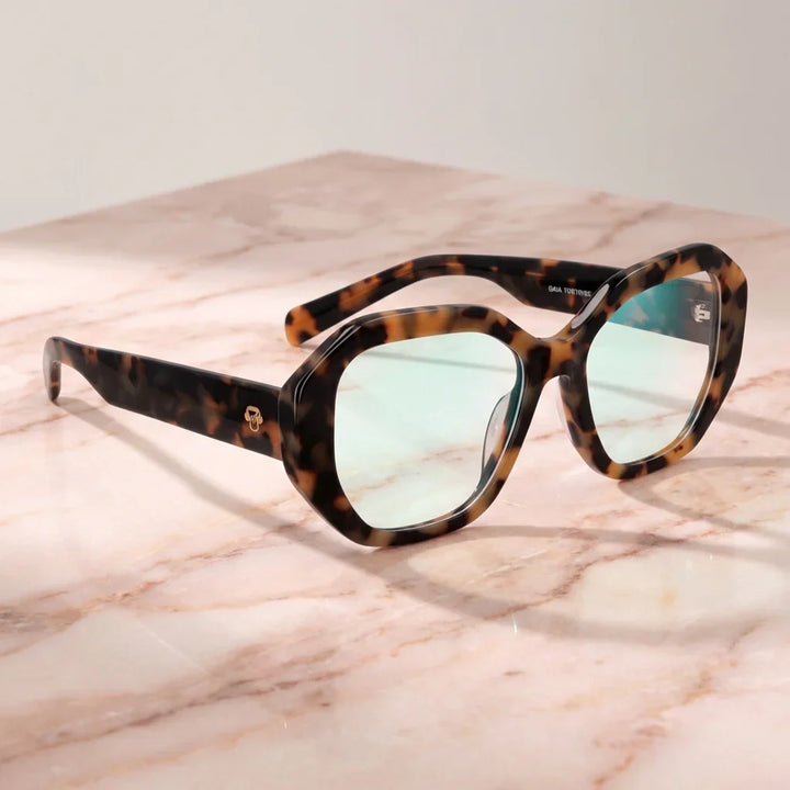Armazón de lentes Gaia en verde: foto de producto sobre fondo limpio, bio-acetato geométrico #editorial_lifestyle3 #color_green