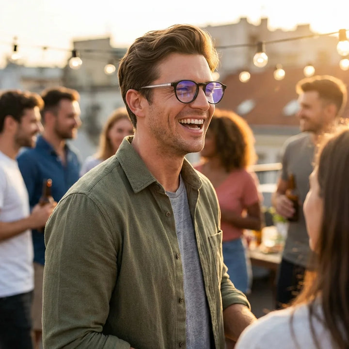 Lenses optical galapagos bicolor modelo in contexto social urbano profesional bonoboss #editorial_lifestyle4 #color_bicolor