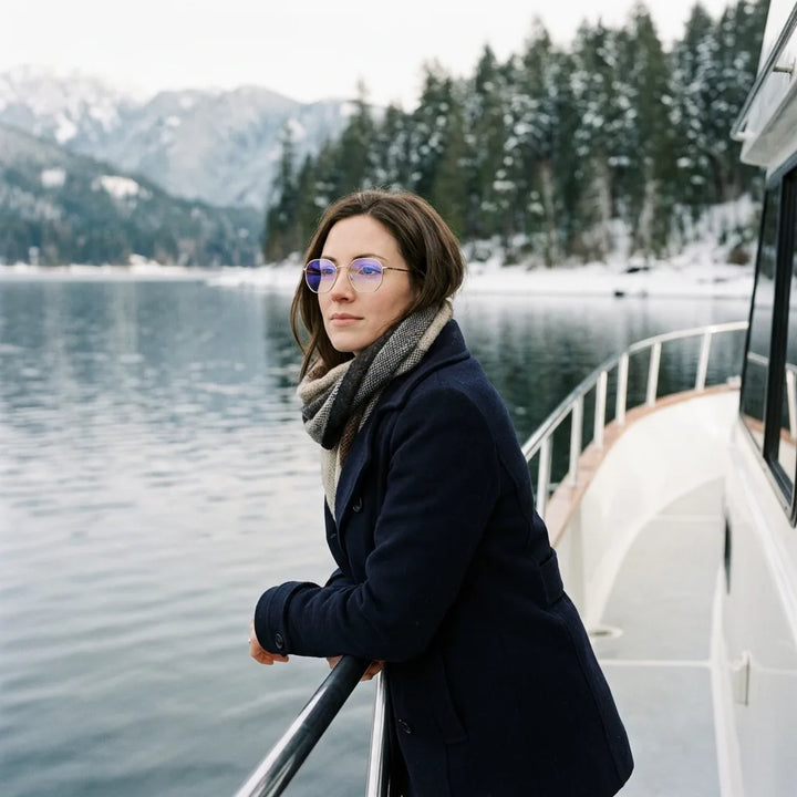 Lenses optical galapagos magnet black women in terraza with vista panorámica bonoboss #editorial_lifestyle2 #color_black