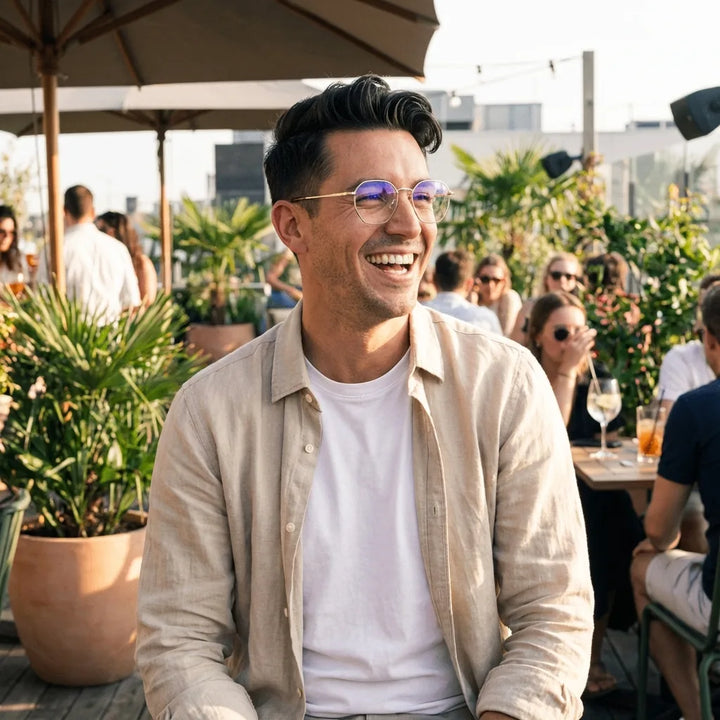 Lenses optical galapagos magnet purple modelo in contexto social urbano profesional bonoboss #editorial_lifestyle2 #color_purple