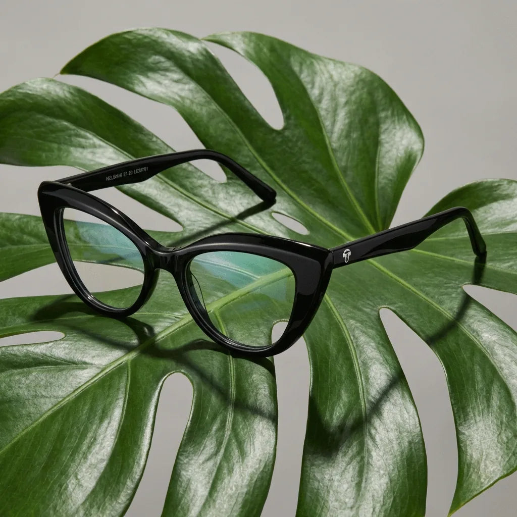 Lenses optical helsinki black entre hojas botánicas naturales diseño sustainable bonoboss #editorial_sustentabilidad #color_negro