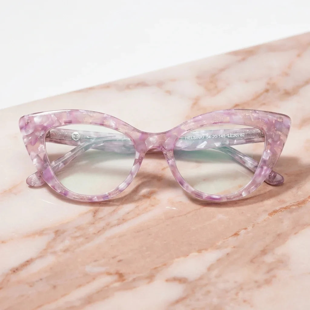 Lenses optical helsinki mosai women in bicicleta vintage café urbano bonoboss #editorial_lifestyle3 #color_mosai