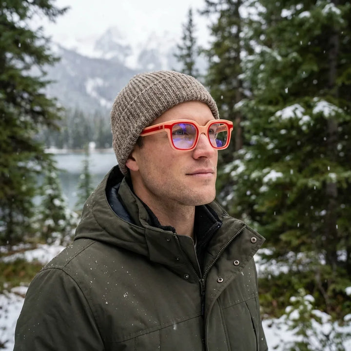 Lenses optical ibiza pink modelo with gorro in bosque nevado invernal bonoboss #editorial_lifestyle1 #color_rosado