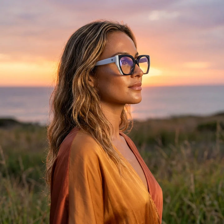 Lenses optical kai kai black women in luz dorada golden hour elegante bonoboss #editorial_lifestyle2 #color_negro