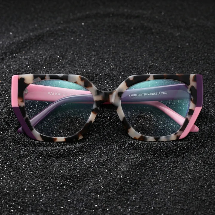 Lenses optical kai kai pink sobre arena volcánica texturizada diseño sustainable bonoboss #editorial_sustentabilidad #color_pink