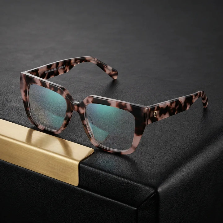 Lenses optical kai kai marble sobre black leather with detalle brass gold calidad premium prescription bonoboss #editorial_banner_confianza #color_marble