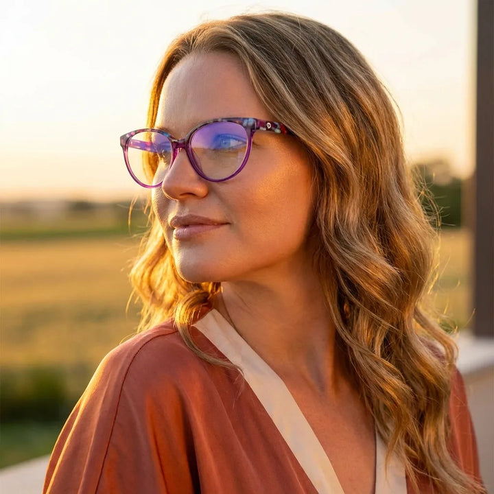 Lenses optical le183 purple women in luz dorada golden hour elegante bonoboss #editorial_lifestyle2 #color_morado