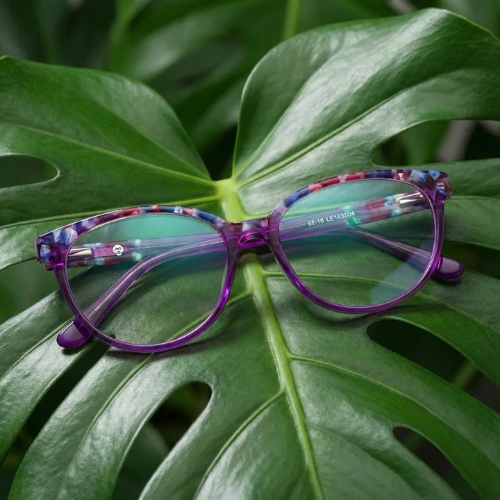 Lenses optical le183 purple entre hojas botánicas naturales diseño sustainable bonoboss #editorial_sustentabilidad #color_morado