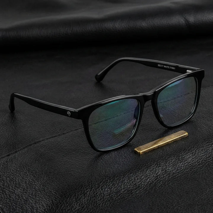 Lenses optical maite black sobre black leather with detalle brass gold calidad premium prescription bonoboss #editorial_banner_confianza #color_negro