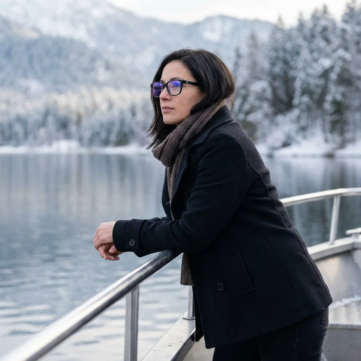 Lenses optical maite black modelo in barco lago with bosque nevado bonoboss #editorial_lifestyle2 #color_negro