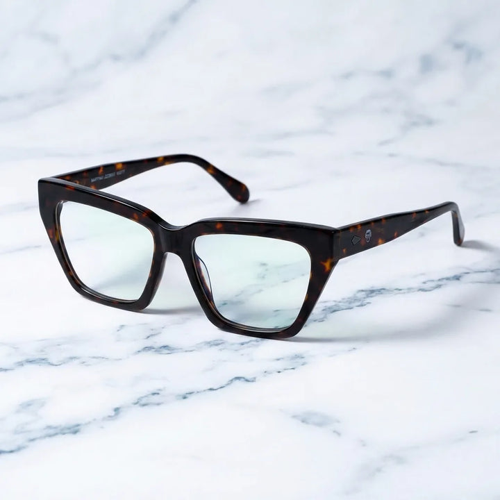 Lenses optical martina tortoise sobre mármol white elegante frame premium bonoboss #editorial_armazon #color_carey