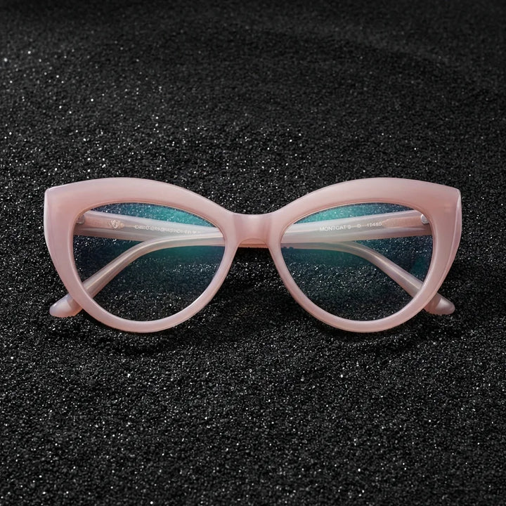 Sobre arena volcánica oscura: lentes graduados Montgat en rosado, bio-acetato, diseño de Bonoboss #editorial_armazon #color_pink