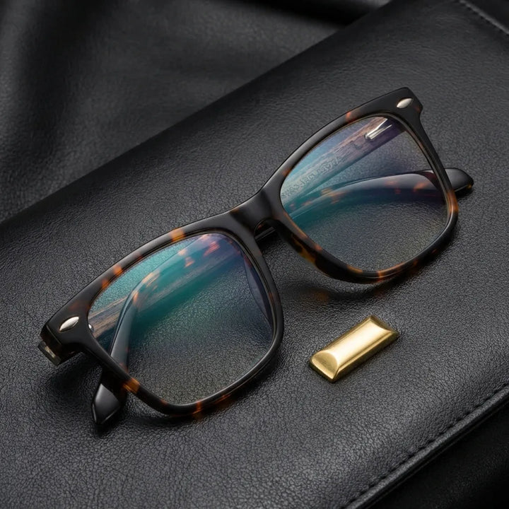 Lenses optical puerto tortoise sobre black leather with detalle brass gold calidad premium prescription bonoboss #editorial_banner_confianza #color_carey
