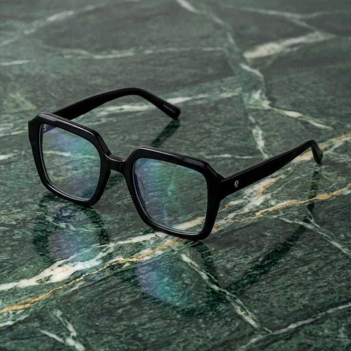 Lenses optical rapel black sobre mármol green natural diseño sustainable bonoboss #editorial_sustentabilidad #color_negro