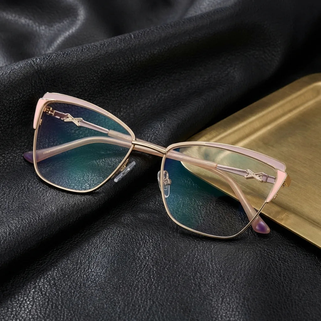 Lenses optical sabrina pink sobre black leather with detalle brass gold calidad premium prescription bonoboss #editorial_banner_confianza #color_rosado