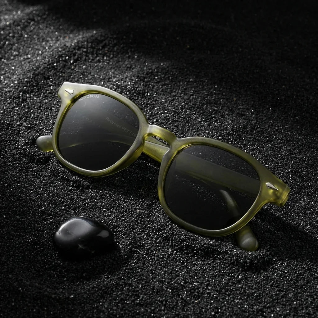 Lentes sol Waimea polarizados UV400 marco RPET reciclado del oceano olive sobre arena negra volcanica textura mineral Bonoboss #editorial_polarizado #color_olive
