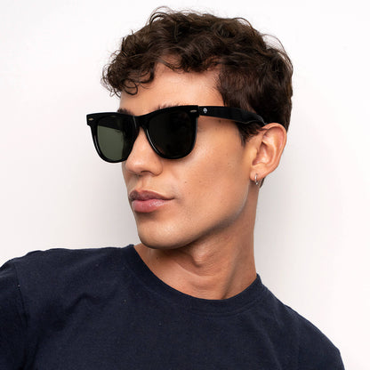 lentes de sol polarizados ovalados para hombre y mujer modelo wayfarer de rayban g15 distribuidor mayorista de opticas sustentable reciclado plastico #color_negro