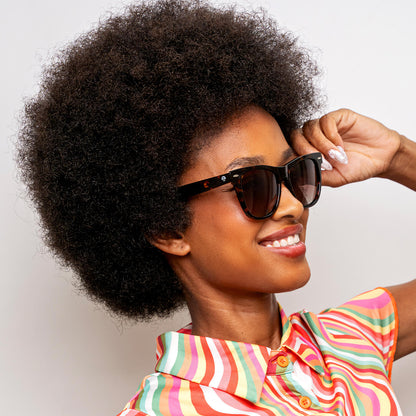 lentes de sol polarizados ovalados hombre y mujer modelo wayfarer de rayban carey café distribuidor mayorista de opticas sustentable reciclado plastico #color_carey