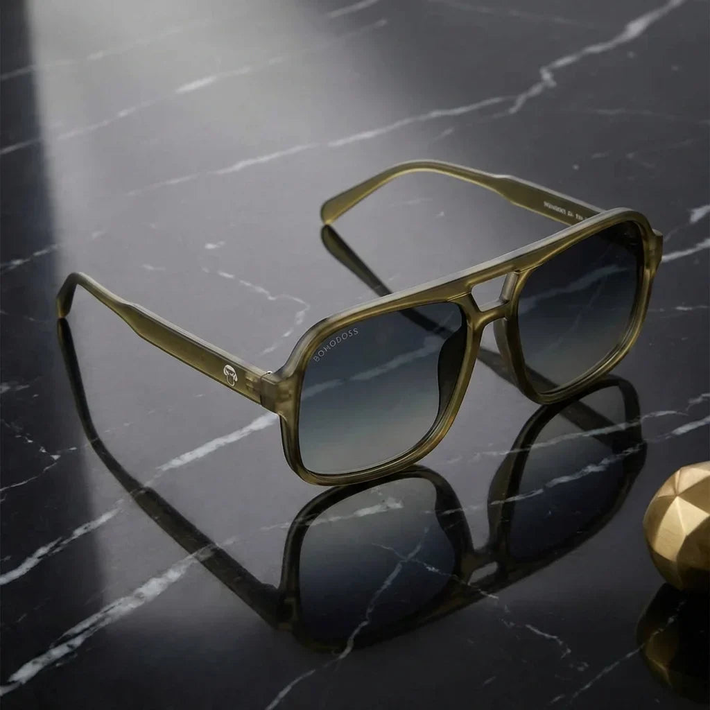 Lentes sol Orson RPET polarizados UV400 reciclado olive blue sobre marmol negro contraste vibrante Bonoboss #editorial_grid1 #color_olive-blue