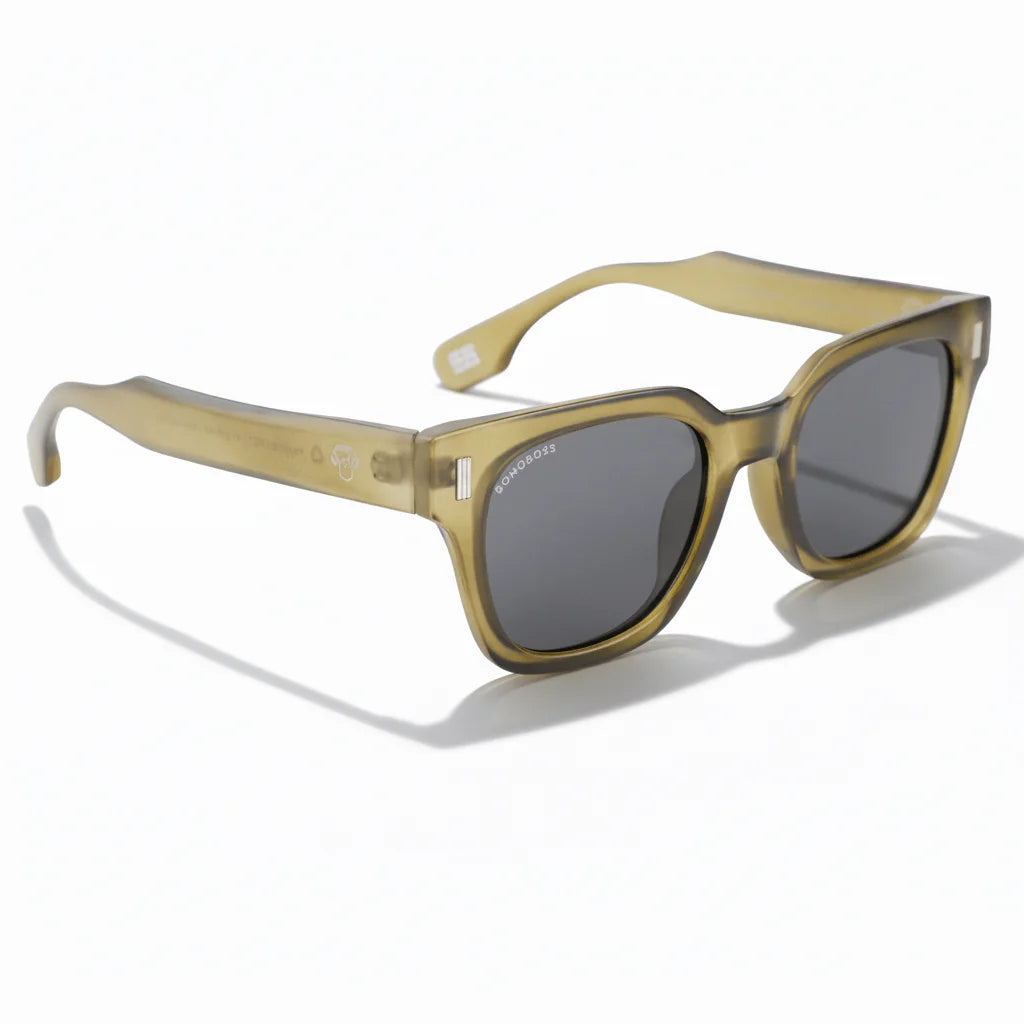 Men wearing lenses sun osorno rpet recycled olive aventura outdoor montaña naturaleza UV protection bonoboss #editorial_sustentabilidad #color_olive