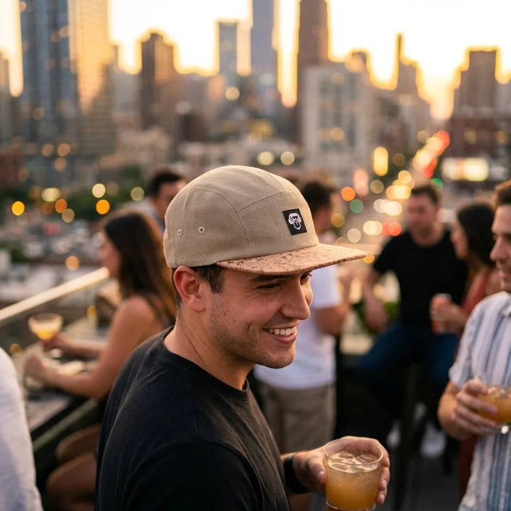 Gorro cork ecológico in rooftop bar social bonoboss