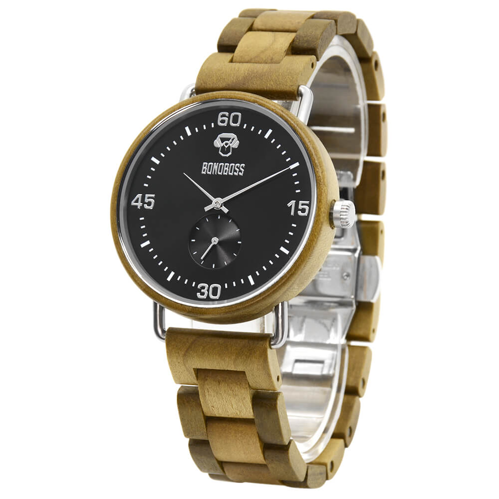 reloj de madera de olivo para hombre y mujer con fondo negro y punteros plateados