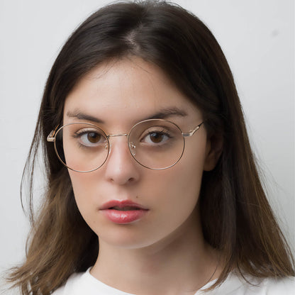 anteojos o marcos ópticos con iman o clip de sol polarizados de forma redondos para hombres y mujeres. Vista angulada y armazones de color dorado  #color_dorado