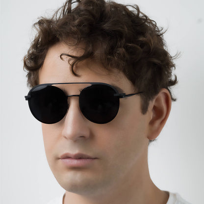 anteojos o marcos ópticos con iman o clip de sol polarizados de forma redondos para hombres y mujeres. Vista angulada y armazones de color negro