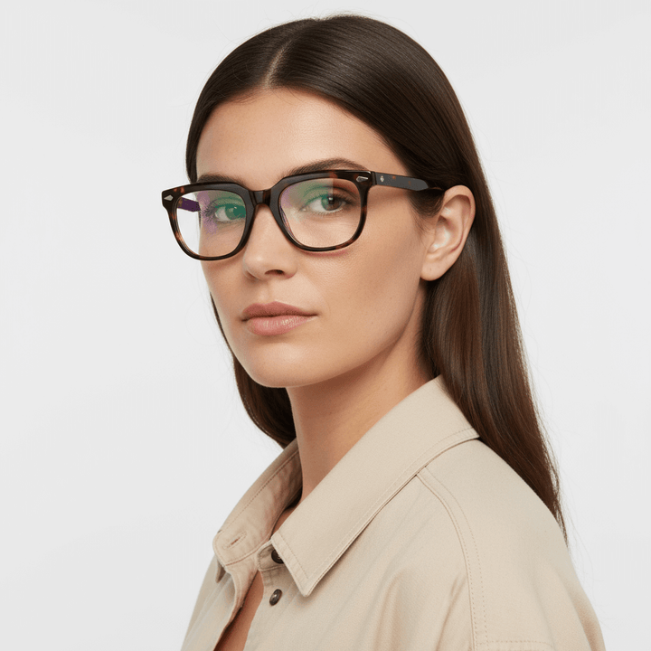 Side view a women pelo liso suelto wearing eyeglasses optical frames biodegradable the marca bonoboss in sustainable acetate recycled forma rectangular cuadrada and de #color_carey