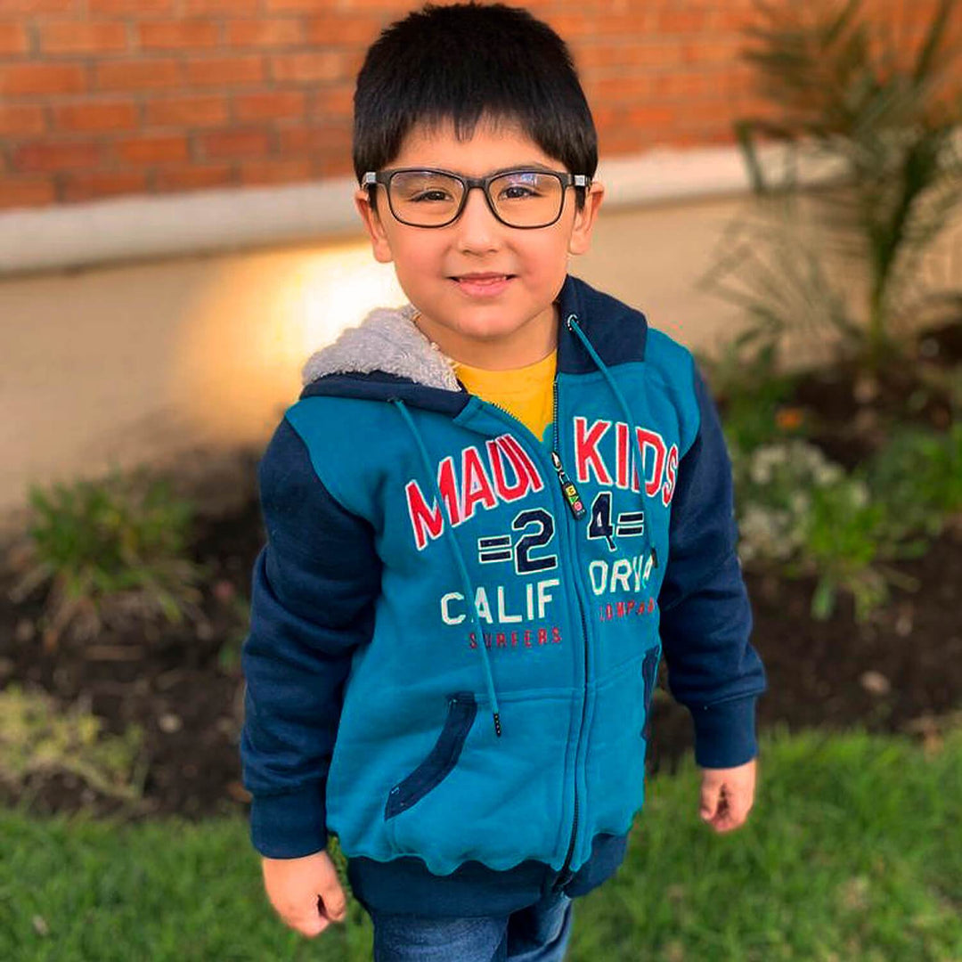 Kids round face and pelo black wearing eyeglasses or optical frames forma rectangular and black Bonoboss #color_gris